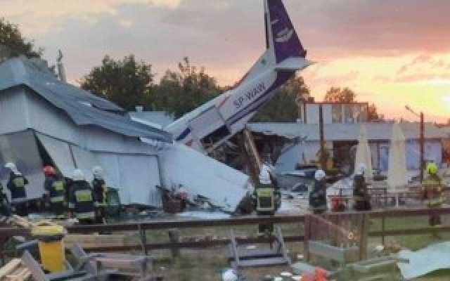 صحيفة البيان : بولندا : مصرع 5 أشخاص في حادث سقوط طائرة
