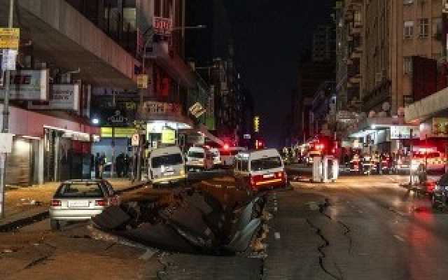 صحيفة البيان : إصابة 41 شخصاً بجروح جراء انفجار غامض في جوهانسبرغ