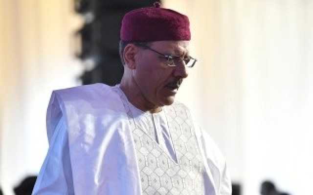 صحيفة البيان : عسكريون في النيجر يعلنون عزل الرئيس بازوم وإغلاق الحدود