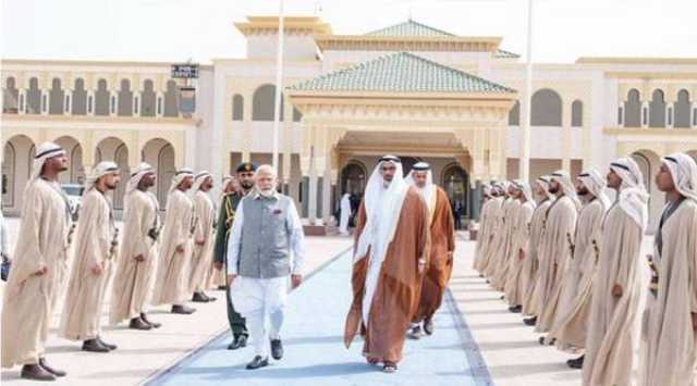 ودعه خالد بن محمد بن زايد..رئيس وزراء الهند يغادر الإمارات