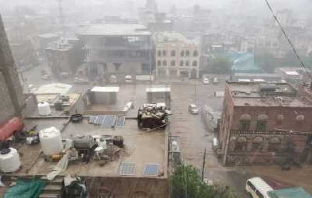 أمطار غزيرة على صنعاء.. والدفاع المدني يحذر: ابتعدوا عن مجاري السيول