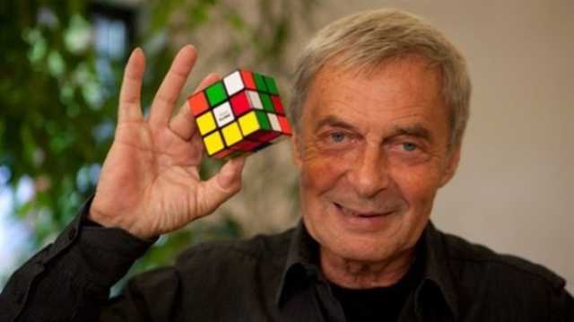 مبتكر لعبة 'مكعب روبيك الشهير' يحتفل بعيد ميلاده الـ 79