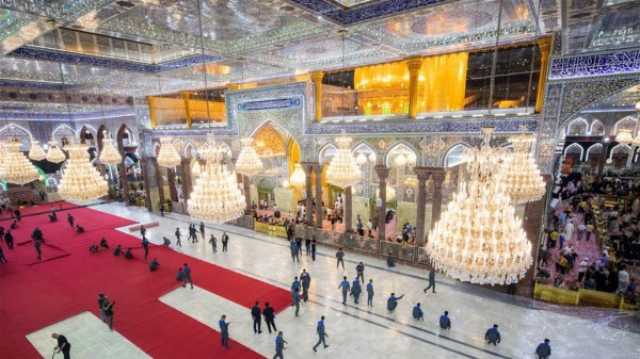 بالصور.. فرش مرقد الامام الحسين (ع) بـ'الكاربت' الاحمر استعدادا لشهر محرم