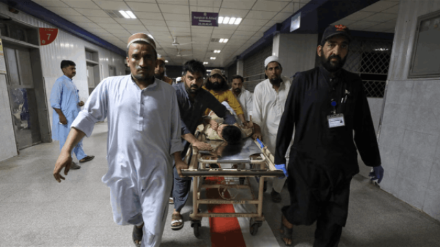 داعش يتبنى هجوما داميا استهدف تجمعا سياسيا في باكستان