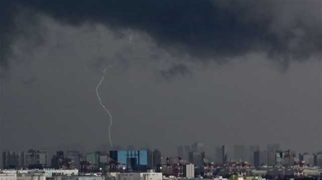 إعصار 'خانون' يدفع اليابان لأخلاء الاف السكان وإيقاف الرحلات الجوية