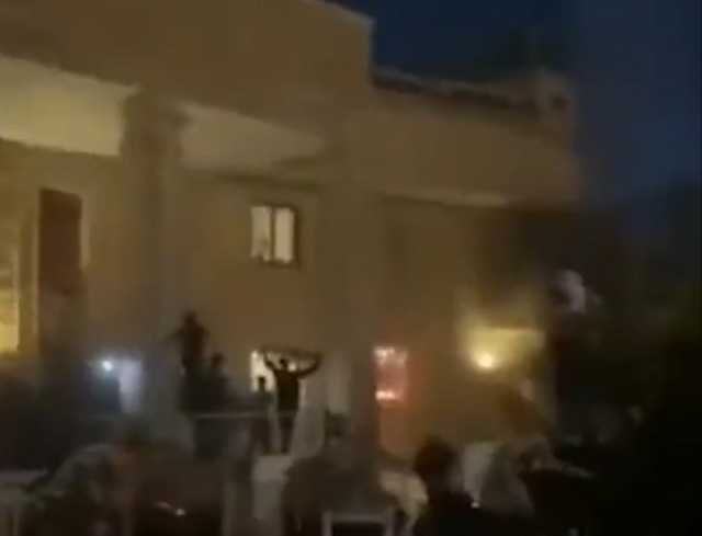 الخارجية العراقية تدين اقتحام وحرق سفارة السويد في بغداد