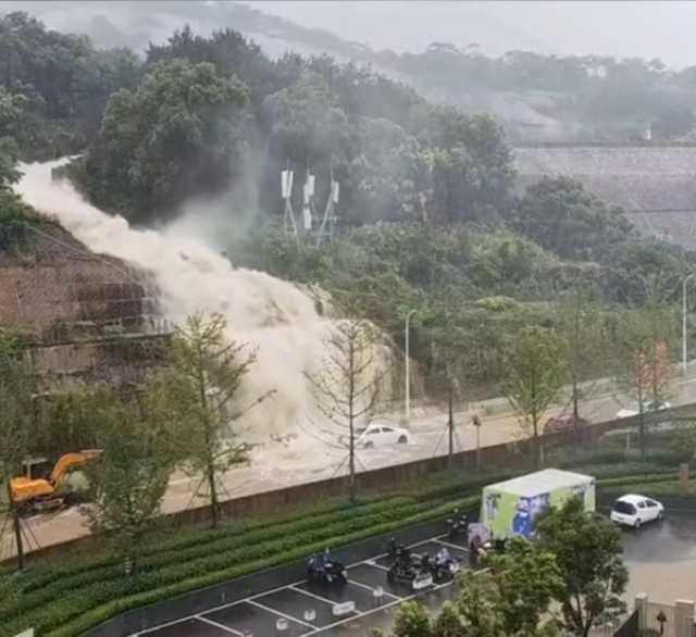 إعصار 'دوكسوري' يتسبب في إلغاء العشرات من الرحلات الجوية بتايوان