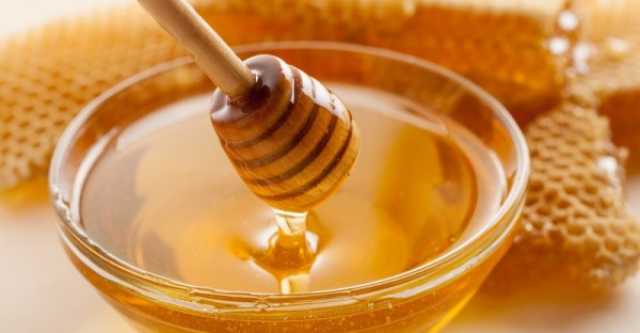 كيف يمكن التفريق بين العسل والسوائل السكرية؟ 'الغذاء والدواء' توضح
