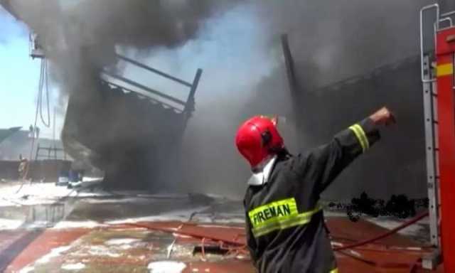 السيطرة علي حريق نشب في مخلفات مصنع ببني سويف