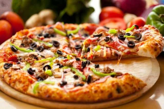 «بسبب البيتزا».. شخص يطالب مطعم بـ تعويض 5 ملايين دولار منوعات الاسبوع