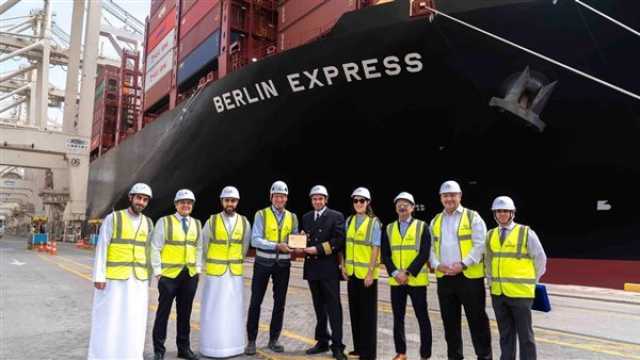 اقتصاد اقتصاد الإمارات- ميناء جبل علي يستقبل أول سفينة حاويات عملاقة تعمل بالوقود المزدوج
