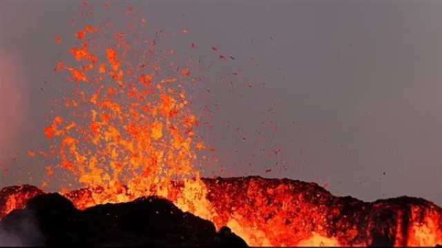 شاهد- لقطات مرعبة لثوران بركاني بأيسلندا منوعات