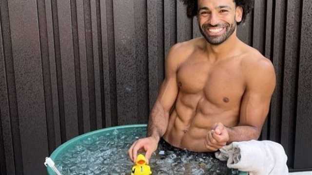 الفن واهله هل يروج محمد صلاح لفيلم البطة الصفرا؟ (صورة)