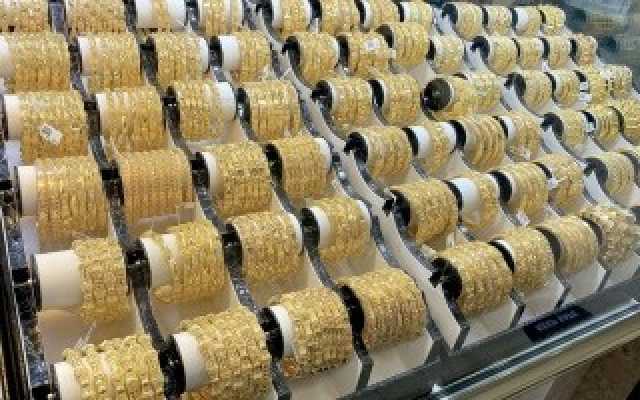 اقتصاد «مفاجآت صيف دبي» وعروض المتاجر تحدّان من تأثيرات ارتفاع أسعار الذهب