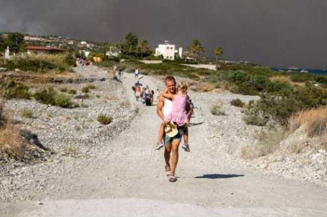 وكالة خبر للأنباء : اليونان تشهد أكبر عملية إجلاء للسكان بسبب حرائق الغابات