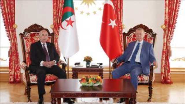 الرئيس التركي يستقبل نظيره الجزائري .. عقد لقاء مغلق