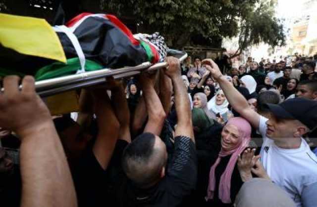 الفلسطينيون يشيعون الشهيد الطفل فارس أبو سمرة بالتزامن مع عشرات الاصابات
