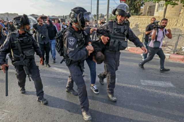 اعتقال فلسطيني وإصابة 13 آخرين بهجمات مستوطنين في الضفة الغربية