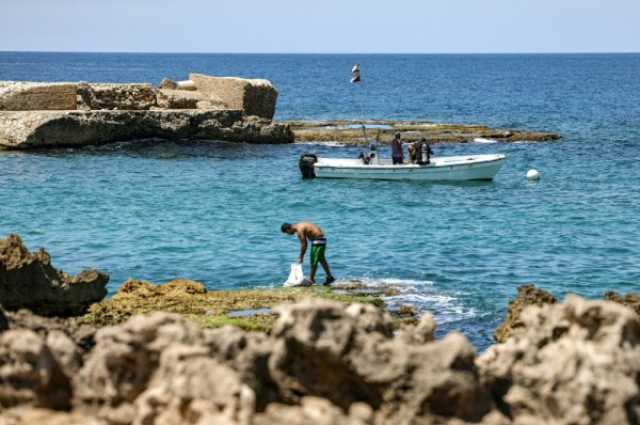 علوم لبنانيون يدافعون عن آخر الشواطئ العامة من التعديات