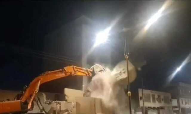 غضب عارم بسبب هدم مئذنة مسجد السراجي التاريخي في العراق (فيديو)