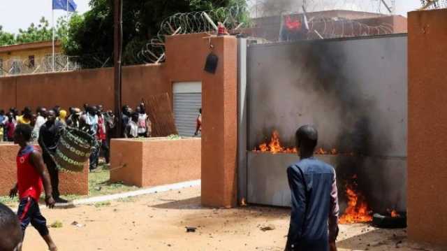 باريس: بدء عملية إجلاء رعايانا والأوروبيين من النيجر اليوم