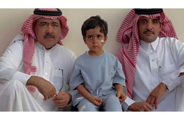 السعوديون يتعاطفون مع الطفل محمد الشهراني.. فقد 6 من أسرته في حادث مروع