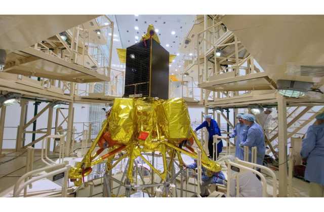 روسيا تعتزم إطلاق أول رحلة إلى القمر منذ 47 عاما في سباق مع الهند