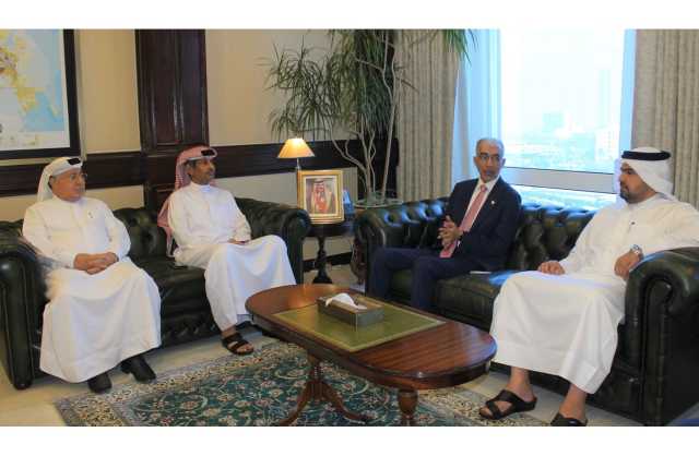 وزير الأشغال يستقبل رئيس مجلس إدارة جمعية رجال الأعمال البحرينية
