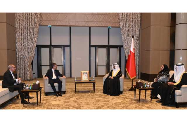 على هامش زيارته الرسمية إلى البحرين .. وزير الصناعة والتجارة يجتمع بوزير الخارجية الإسرائيلي