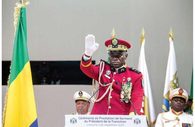 الجنرال أوليغي نغيما يؤدّي اليمين «رئيسًا للمرحلة الانتقالية» في الغابون