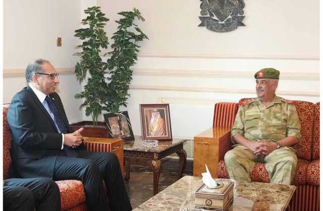 سمو رئيس الحرس الوطني يستقبل السفير الباكستاني بمناسبة انتهاء فترة عمله
