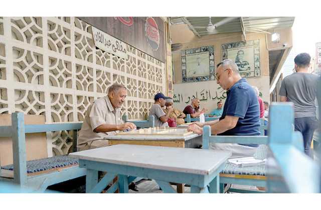 «مقهى عبدالقادر» أشهر المقاهي الشعبية في سوق المنامة القديم منذ أكثر من 70 عامًا