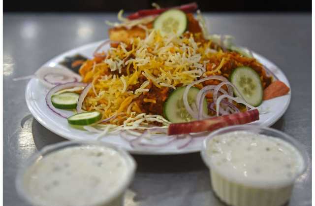 طبق البرياني فخر كراتشي.. والطهاة يتنافسون على وصفته الأفضل