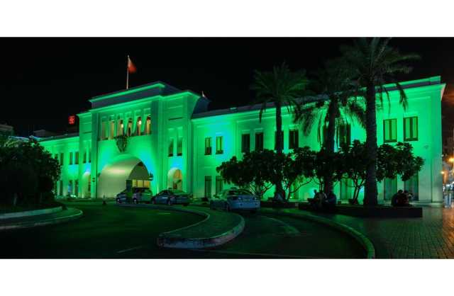 بالصور.. مباني البحرين تتوشح باللون الأخضر احتفالاً باليوم الوطني السعودي