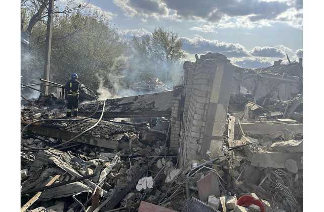 قصف روسي على متجر بخاركيف يوقع 49 قتيلاً.. وزيلينسكي: جريمة وحشية