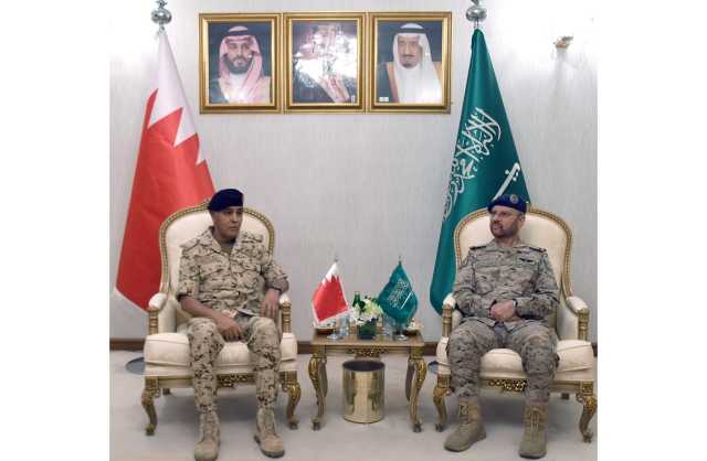 رئيس هيئة الأركان يجتمع مع رئيس هيئة الأركان العامة للقوات المسلحة السعودية ويزور الجرحى والمصابين من رجال قوة الواجب لقوة دفاع البحرين