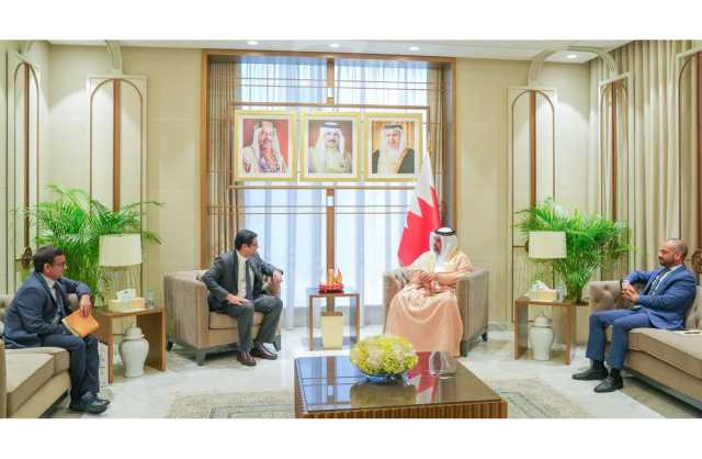 وزير المالية والاقتصاد الوطني يلتقي سفير جمهورية الهند لدى مملكة البحرين