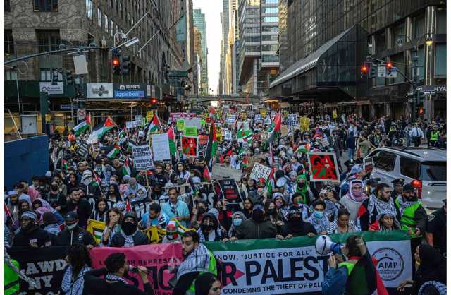 آلاف الأشخاص يتظاهرون في نيويورك دعما للفلسطينيين