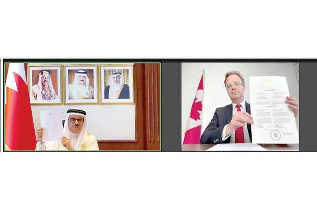 وزير الخارجية يتسلّم أوراق اعتماد سفراء معيّنين لدى البحرين