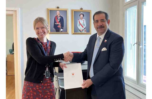 رئيس المراسم بوزارة خارجية النرويج يتسلم نسخة من أوراق اعتماد سفير مملكة البحرين
