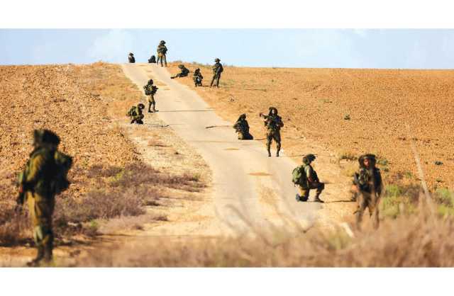 وزير الدفاع الإسرائيلى يأمر جنوده بالاستعداد على حدود غزة لحين استصدار الأوامر