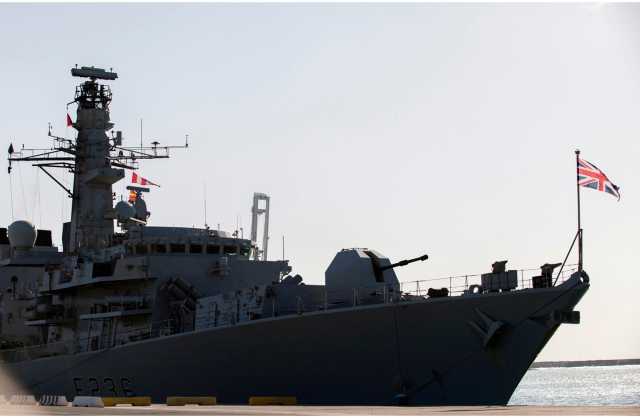 بريطانيا سترسل سفينتين تابعتين للبحرية الملكية وطائرات تجسس لدعم إسرائيل