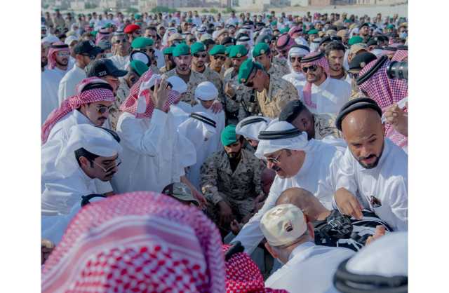 بالصور.. سمو مستشار الأمن الوطني قائد الحرس الملكي يتقدم جموع مشيعي شهيد الواجب الوطني السامي