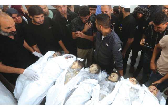 الموت يلاحق غزة وحصيلة الضحايا تقترب من 4 آلاف