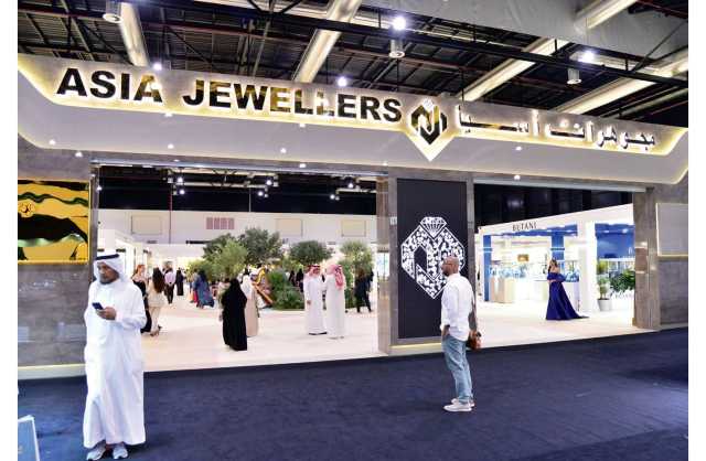 معرض الجواهر العربية يواصل إبهار جمهوره