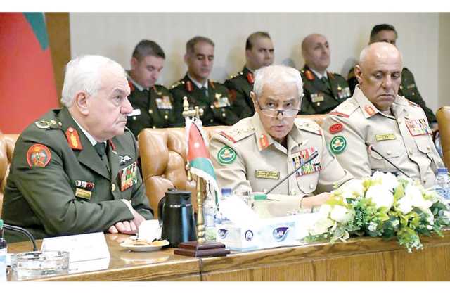 بحث المشروعات العسكرية المشتركة بين قوة الدفاع والقوات الأردنية