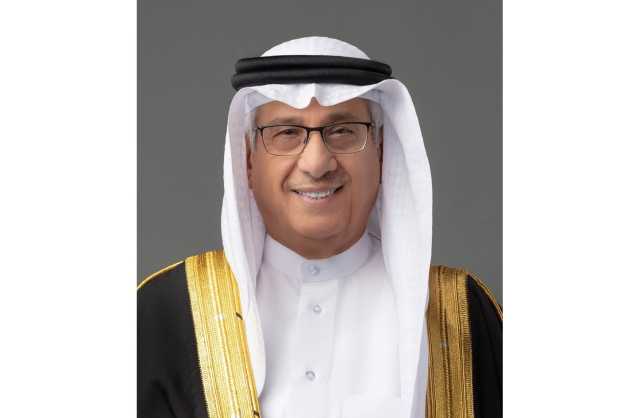 مستشار جلالة الملك لشؤون الاعلام يتسلم نسخة من كتاب «الحماسة في الشعر النبطي في البحرين»