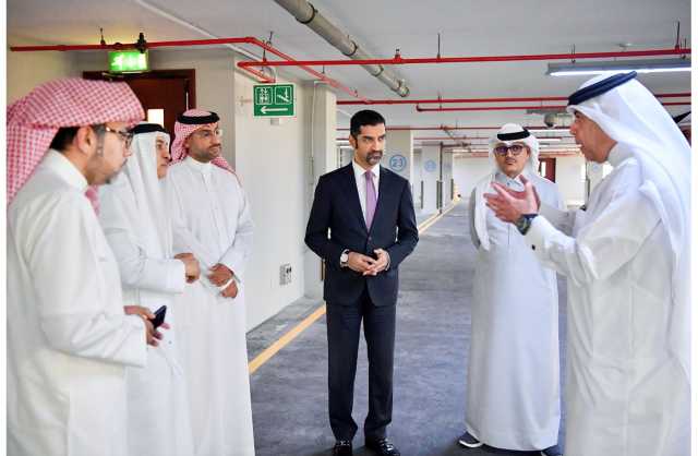 وزير شؤون البلديات والزراعة يفتتح مبنى «أماكن» للمواقف متعددة الطوابق في سوق المنامة