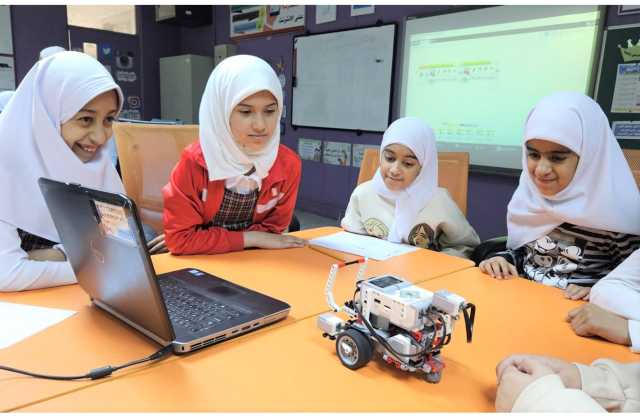 مدرستا الاستقلال والصفا تنظمان ورشة التدريب على برمجة الروبوتات