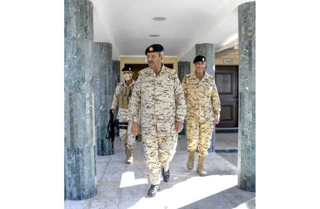 القائد العام لقوة دفاع البحرين يقوم بزيارة تفقدية إلى عدد من وحدات قوة دفاع البحرين